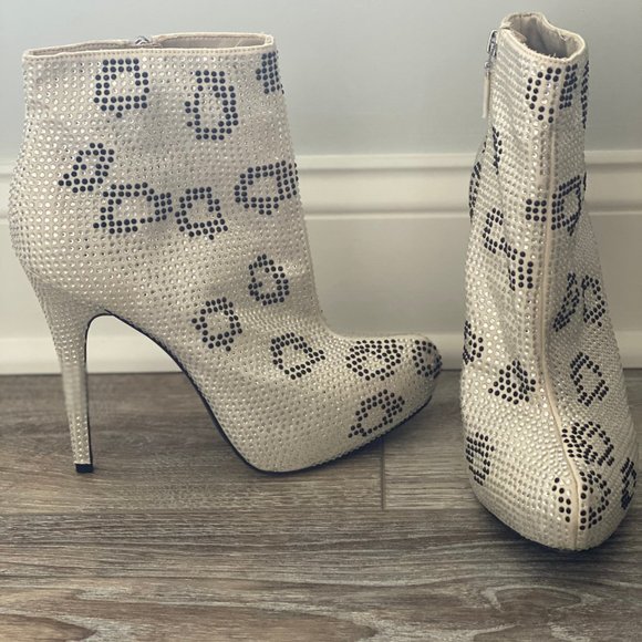 Report Signature Black & White Crystal Stud Bootie - Picture 1 of 7